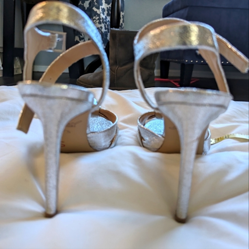 Jewel Badgley Mischka Textured Leather Metallic Silver Knotted High Heel Sandal - Picture 7 of 9